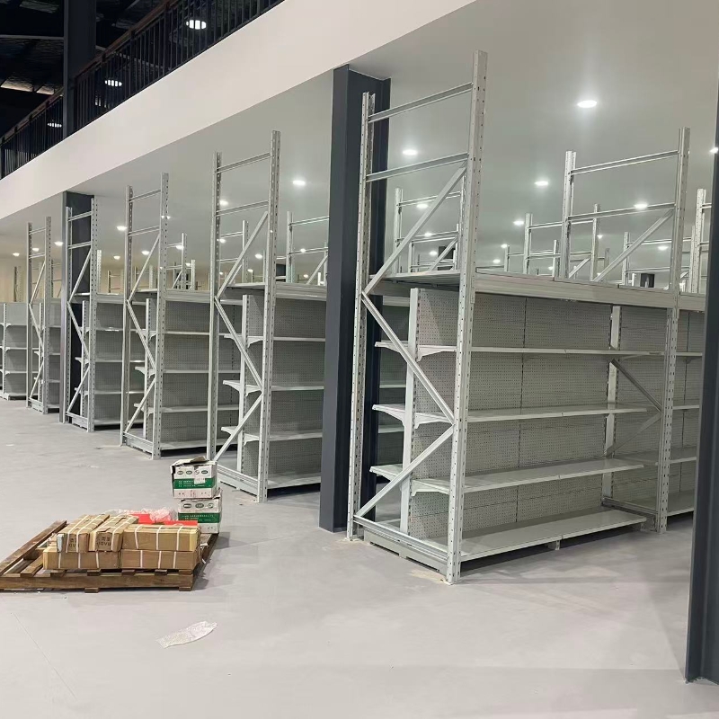 Warehouse-style supermarket shelving / Heavy-duty display shelving for membership stores