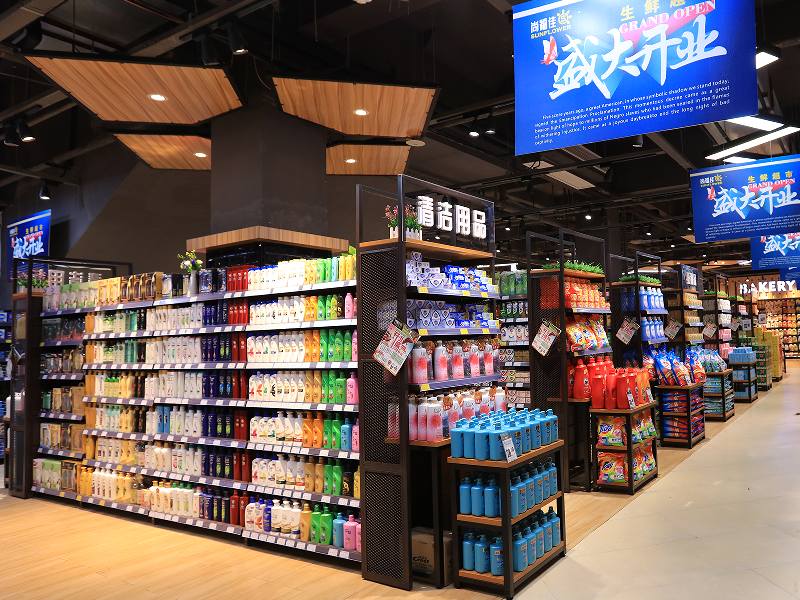 What kind of shelving and display equipment is needed for a supermarket or retail store of over 1,000 square meters?